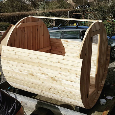 Famille rouge de Cedar Barrel Sauna House For de vapeur de rond de baril de sauna de personne extérieure de la pièce 6
